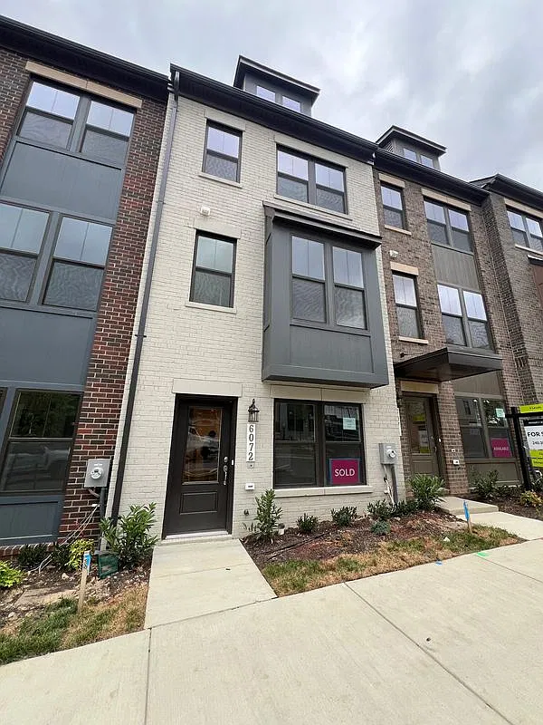 1 bed, 1.0 bath, 2031 sqft, $1,050 — Photo 1