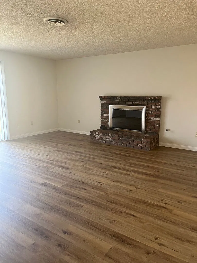 6709 Patton Way - House — Photo 3
