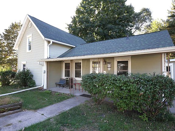 3rd image of 143 Dunlap St