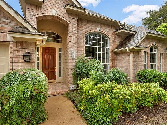 3rd image of 2953 Sussex Gardens Ln