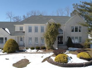 101 Omni Ct, Neshanic Station, NJ 08853