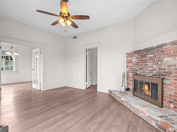 3rd image of 3097 E Point St