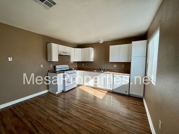 4th image of 9935 Oleander Ave