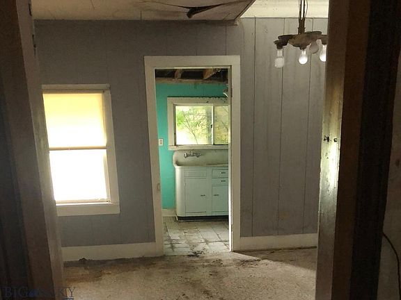 4th image of W Jefferson St