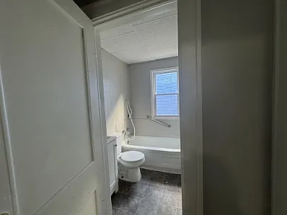 4056 E 136th St #1 — Photo 5