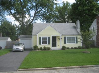 49 Arland Dr, Pawtucket, RI 02861
