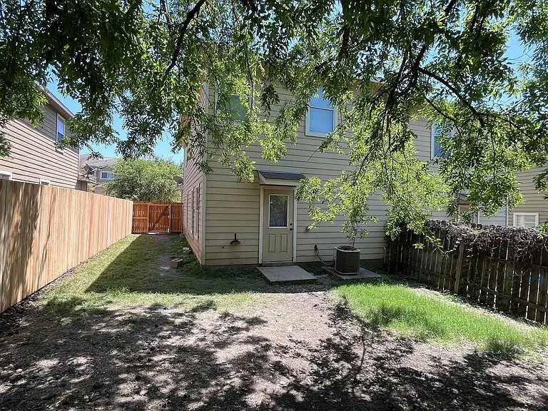 5107-5109 Flipper Dr — Photo 23