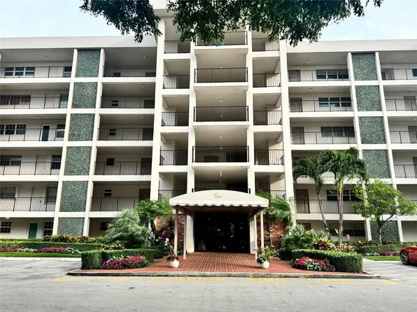 2850 N Palm Aire Drive #207, Pompano Beach, FL 33069