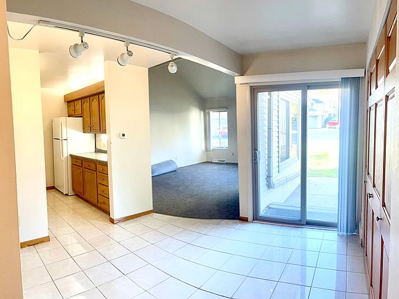 4th image of 19 Oakridge Ct #19