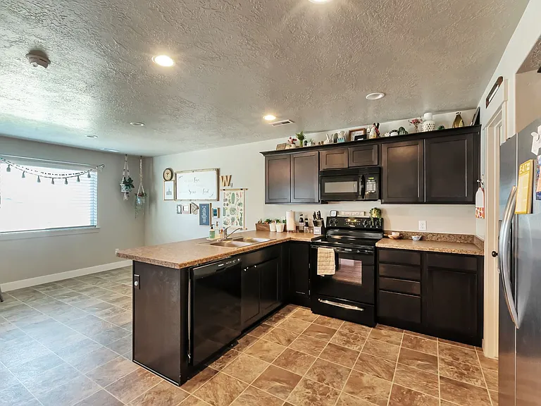154 N 1325 W — Photo 7