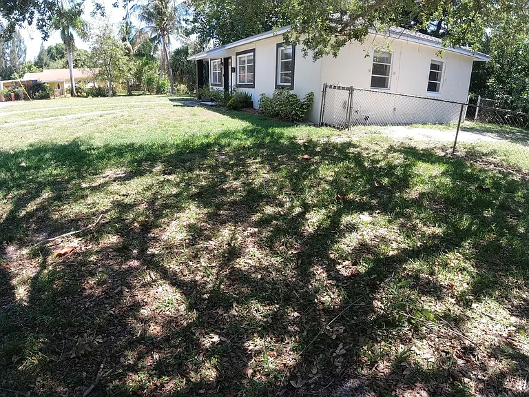 2119 Northridge Rd — Photo 3