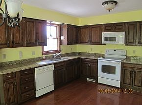 5th image of 822 Lizabeth Dr