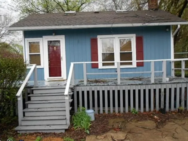 1827 Maple Rd photo 1