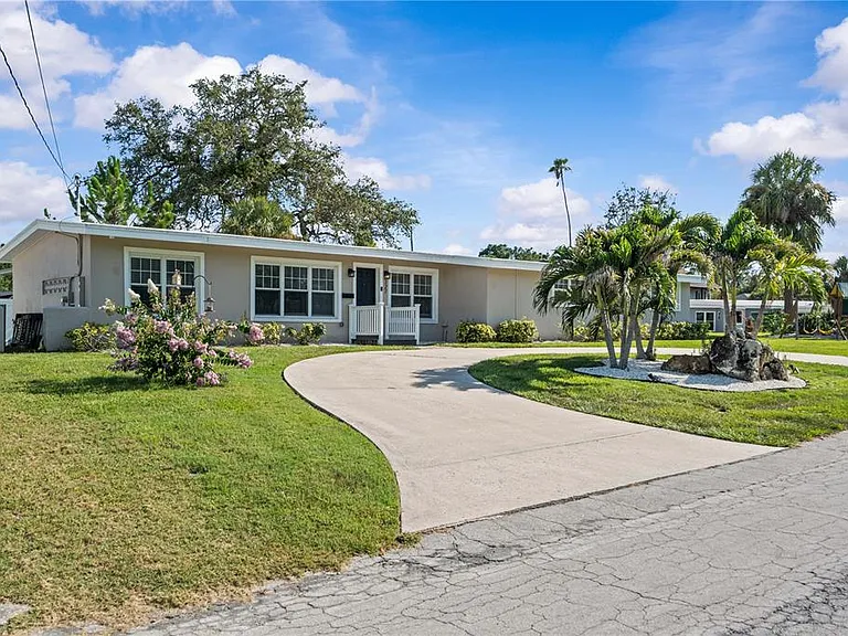 327 Sunny Ln — Photo 33