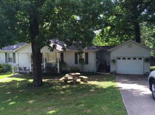 1047 Sunset Dr, Rossville, GA 30741
