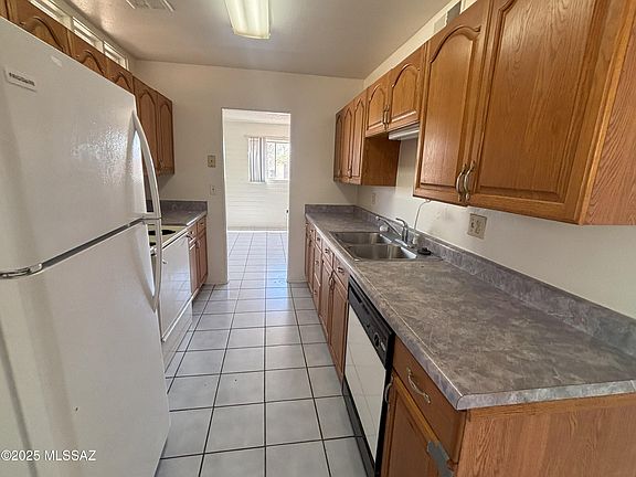 4th image of 8021 E Julia St