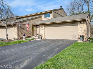 4365 S Meadow Dr, Waterford, MI 48329