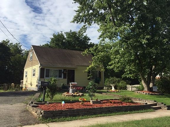 3rd image of 7924 Manassas Dr