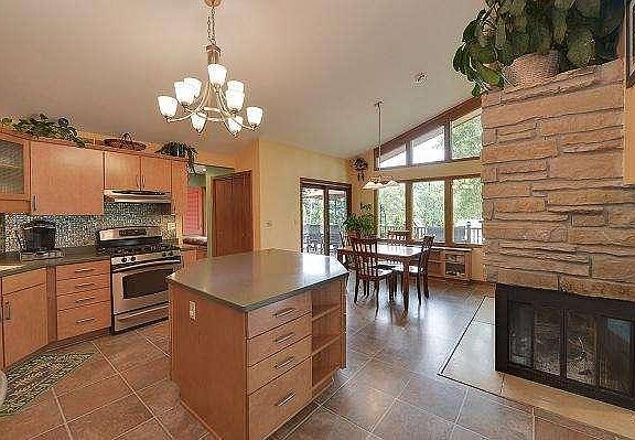 2nd image of 19365 Cromwell Ct E