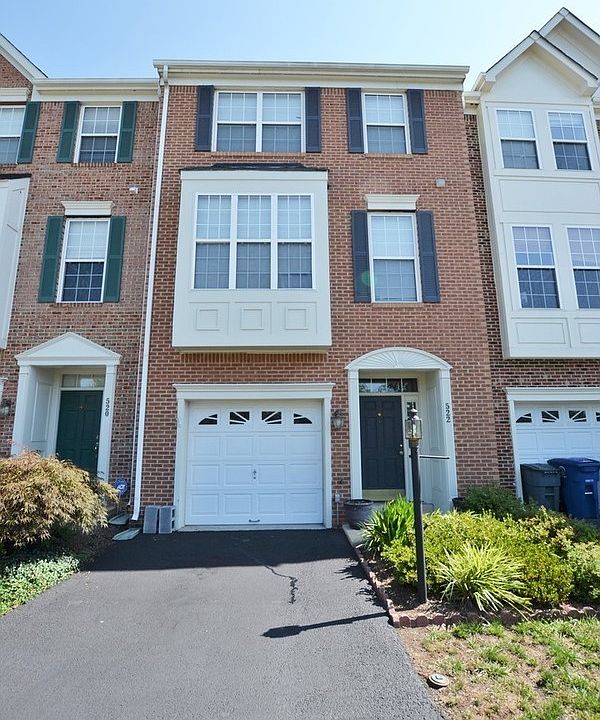 1st image of 522 Twintree Ter NE