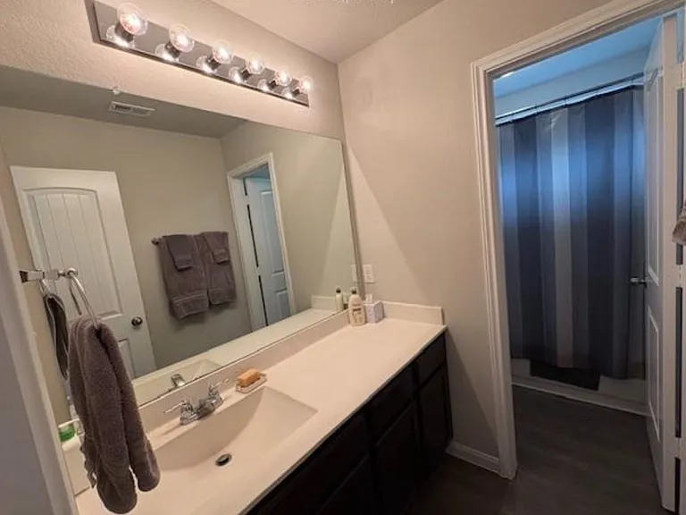 982 Crossing Dr — Photo 5