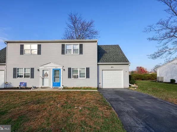 257 S Center St, Cleona, PA 17042