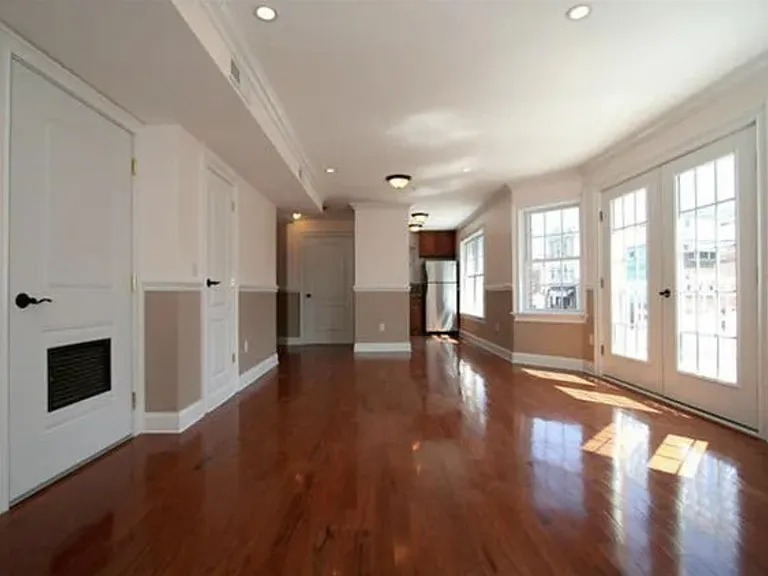 1215 New York Ave #401 — Photo 2
