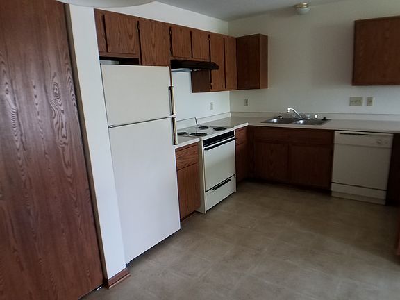 2nd image of W171S7576 Lannon Dr #C