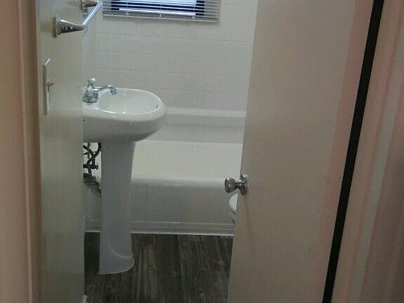 3rd image of 4055 Hamilton St