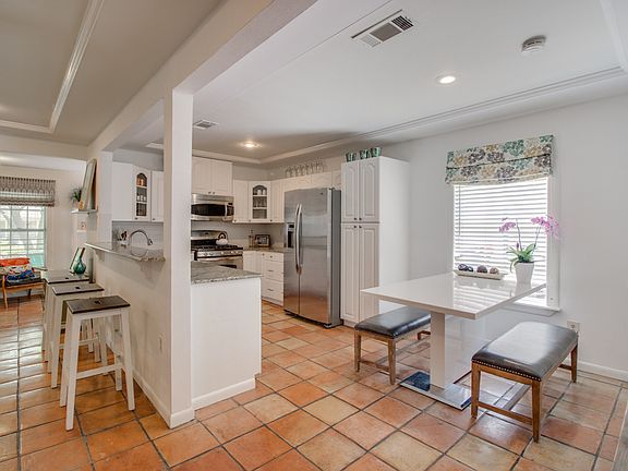 3rd image of 9011 Redondo Dr