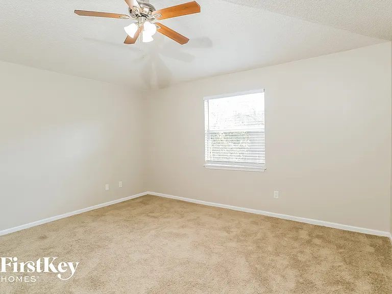 3021 Caroline Crest Dr E — Photo 9