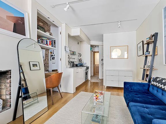 3rd image of 26 Cornelia St APT 12