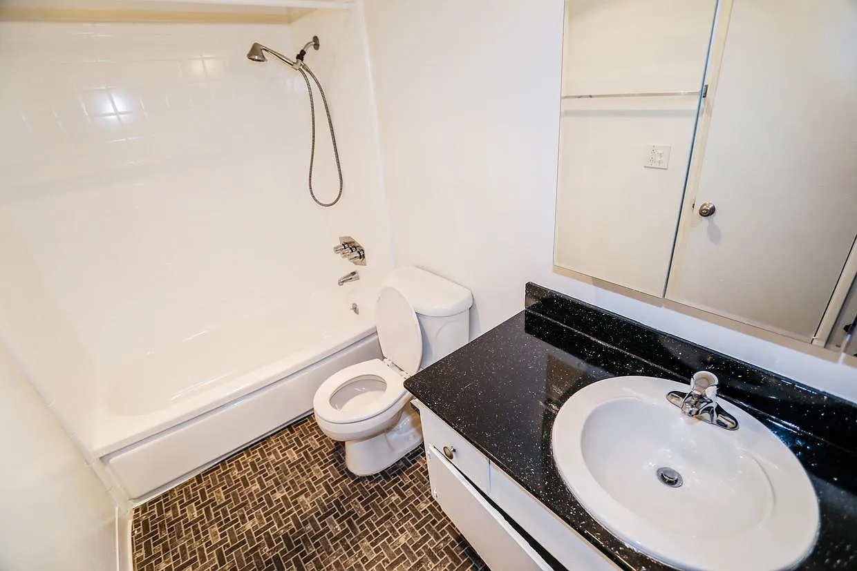 2 bed, 1.5 bath, 950 sqft, $2,215 — Photo 4