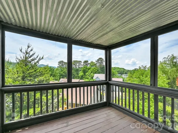 85 Rotunda Cir, Asheville, NC 28806