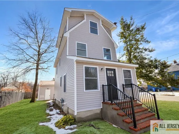 24 John St, Helmetta, NJ 08828