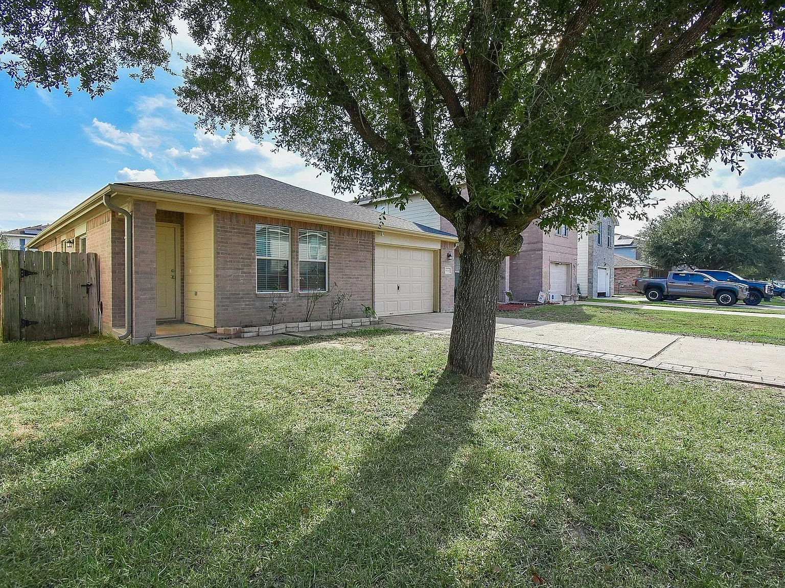 3 bed, 2.0 bath, 1199 sqft, $1,800 — Photo 2