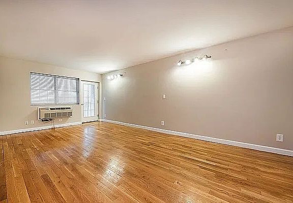 3rd image of 90 Sullivan Pl APT 4A