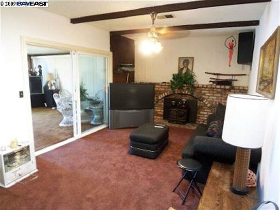5th image of 4745 Darlene Ct