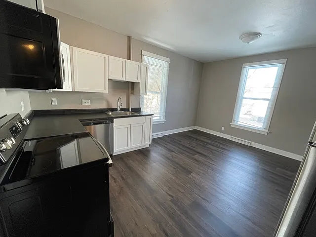 6 bed, 2500 sqft, $4,500 — Photo 4