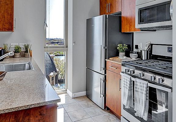 3rd image of 888 Main St Ph 11