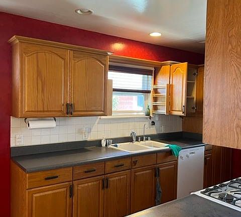 3rd image of 15423 Cordary Ave