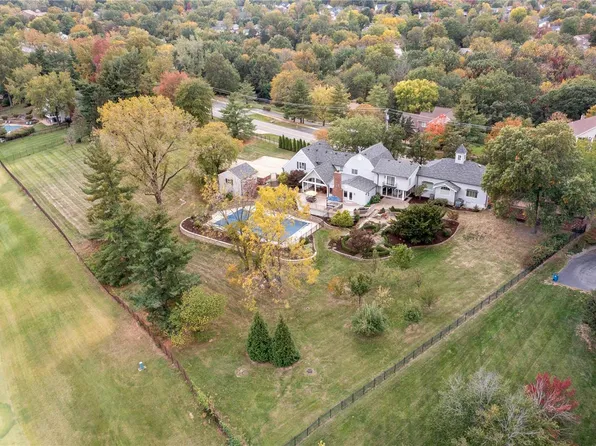 2654 Valley Rd, Chesterfield, MO 63005