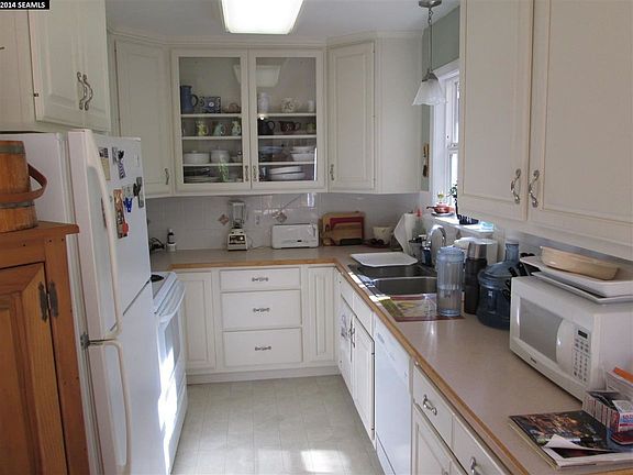 5th image of 1341 Peyton Pl