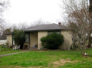 201 Lowrance St #201, Yoakum, TX 77995