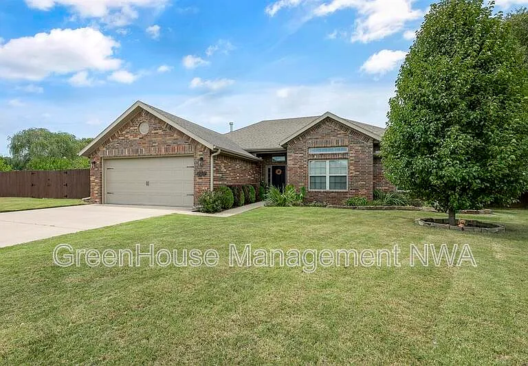 307 Blair Cir — Photo 3