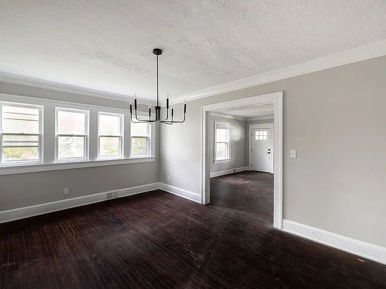 3556 N College Ave — Photo 11