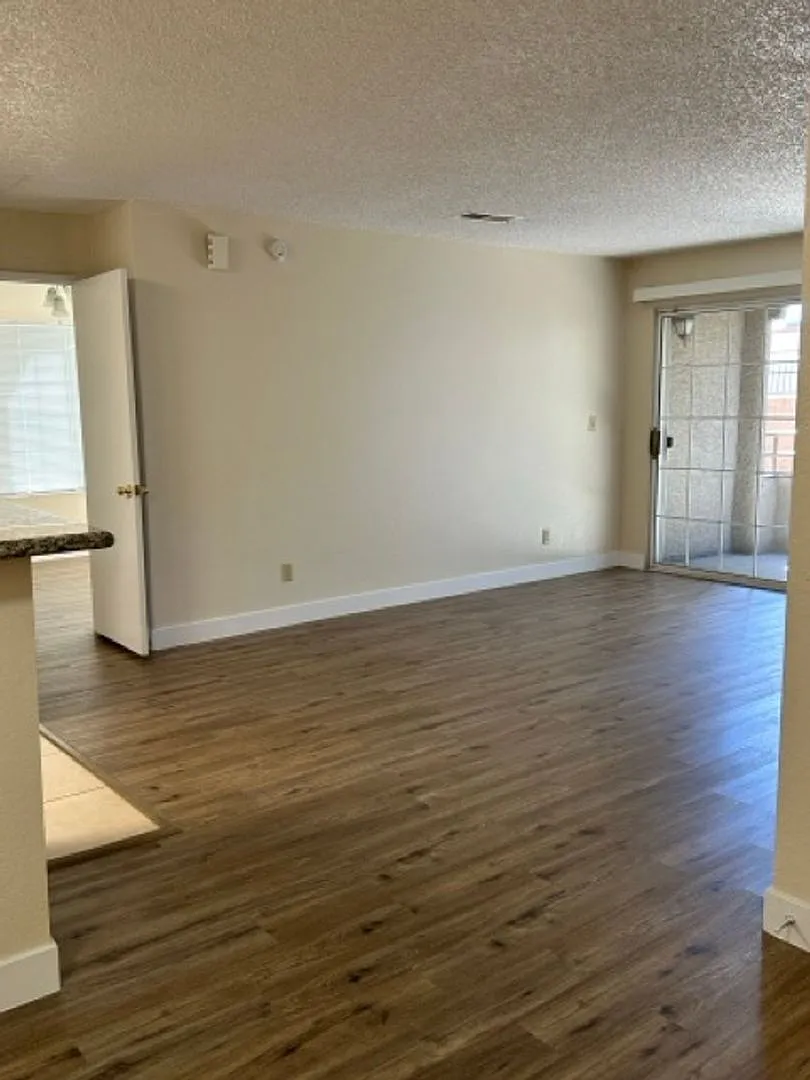 1 bedroom in Amazing Community! — Photo 3