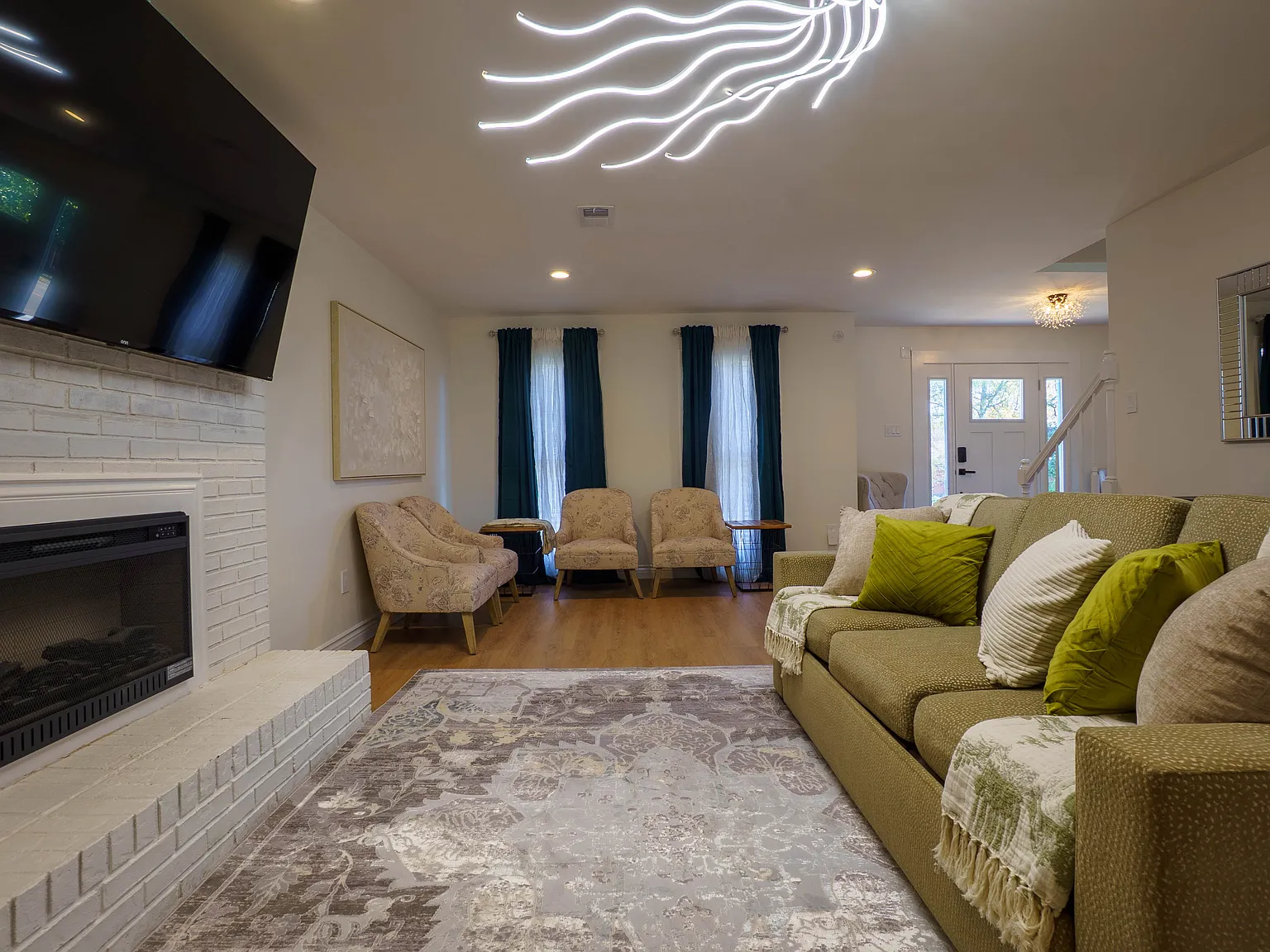 6 bed, 3200 sqft, $14,950 — Photo 2