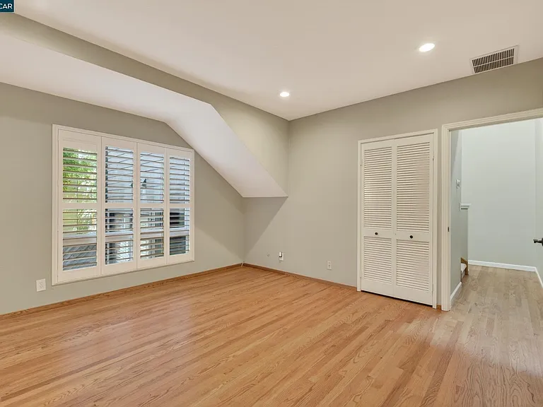 1975 Fair Ridge Ct — Photo 12