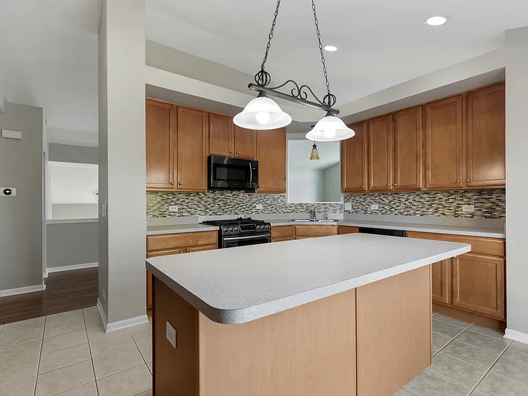 1638 Fredericksburg Ln #1638 — Photo 8